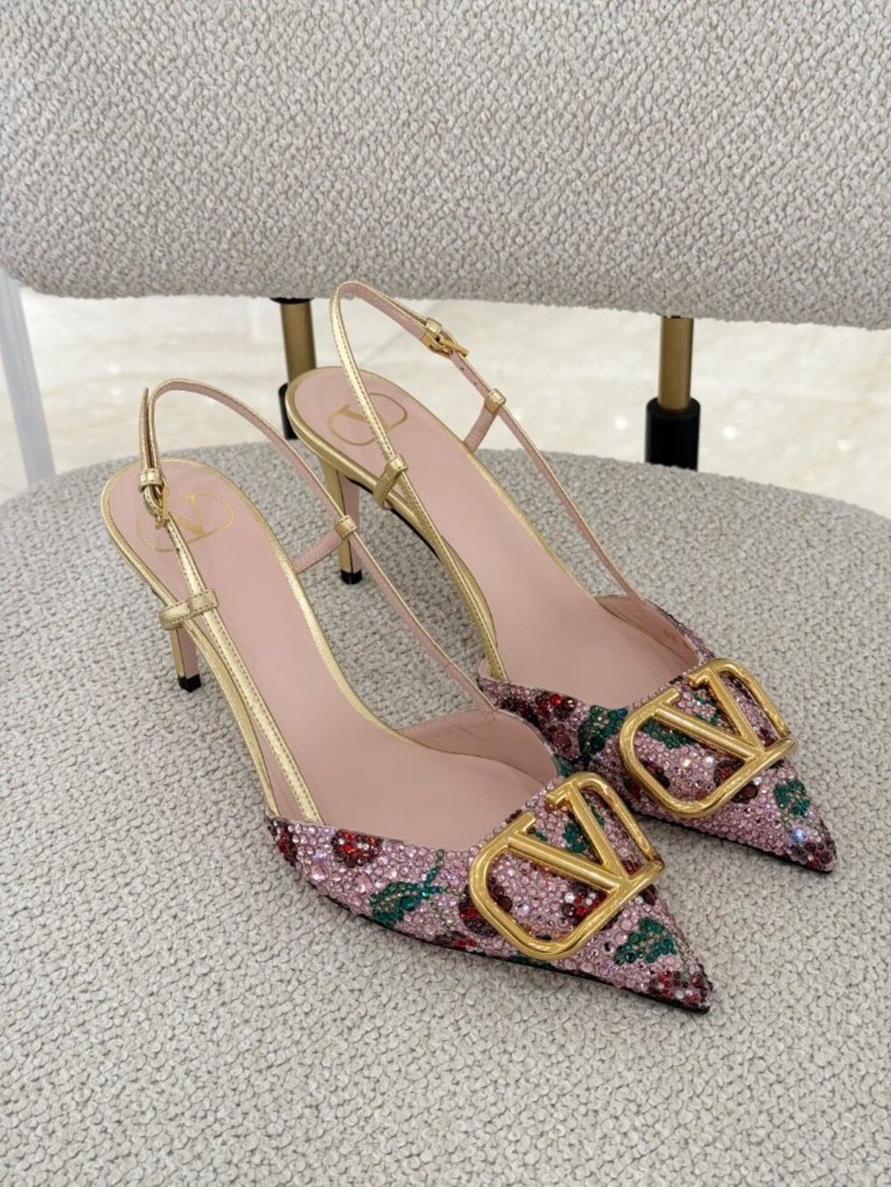 Classic Valentino shoes: A Stylish and Versatile Choice for Elegance